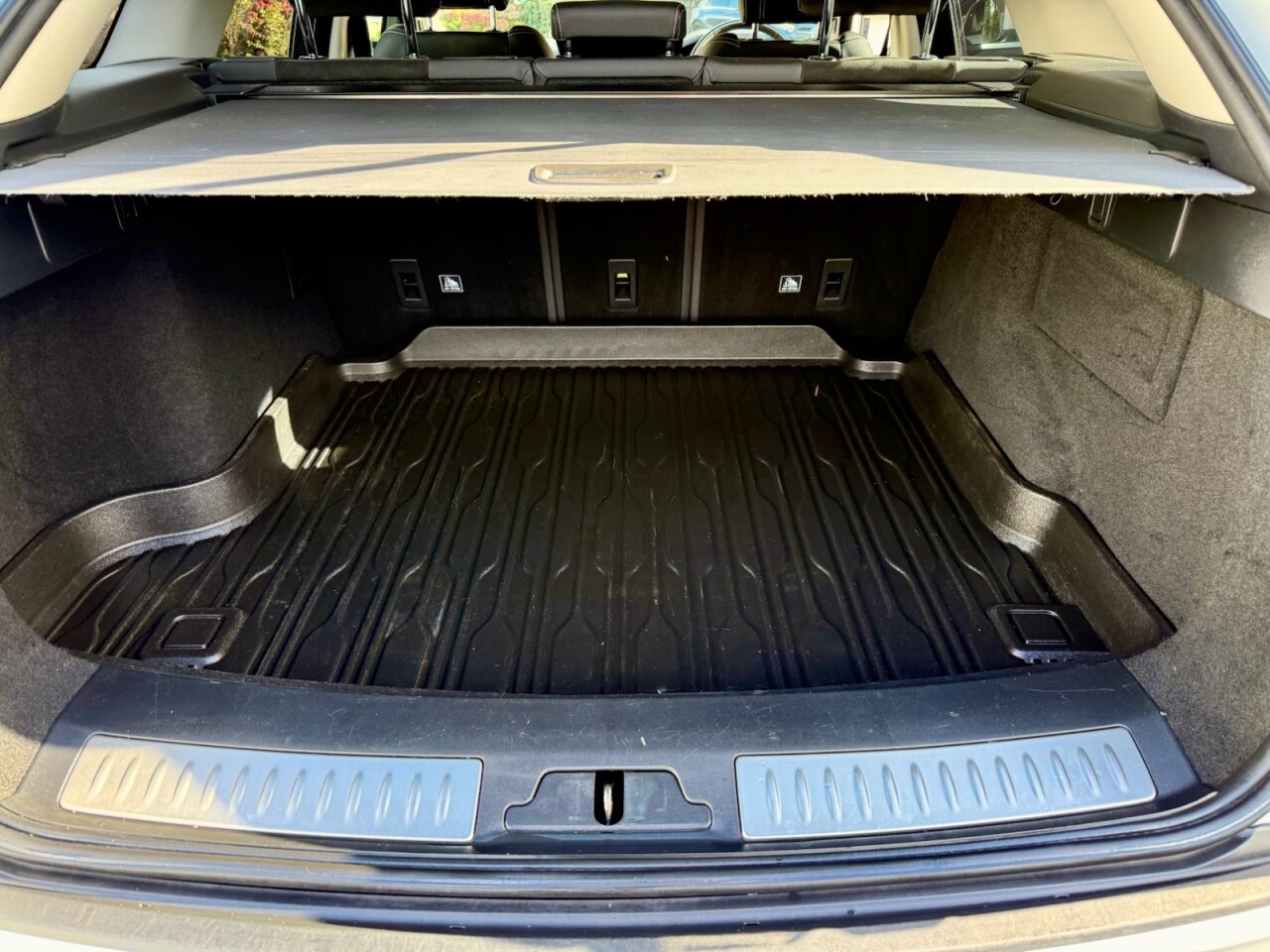2019 LAND ROVER RANGE ROVER VELAR 2.0 D180 R-Dynamic SUV 5dr Diesel Auto 4WD Euro 6 (s/s) (180 ps) - vehicle photo 12 for sale on PureCar
