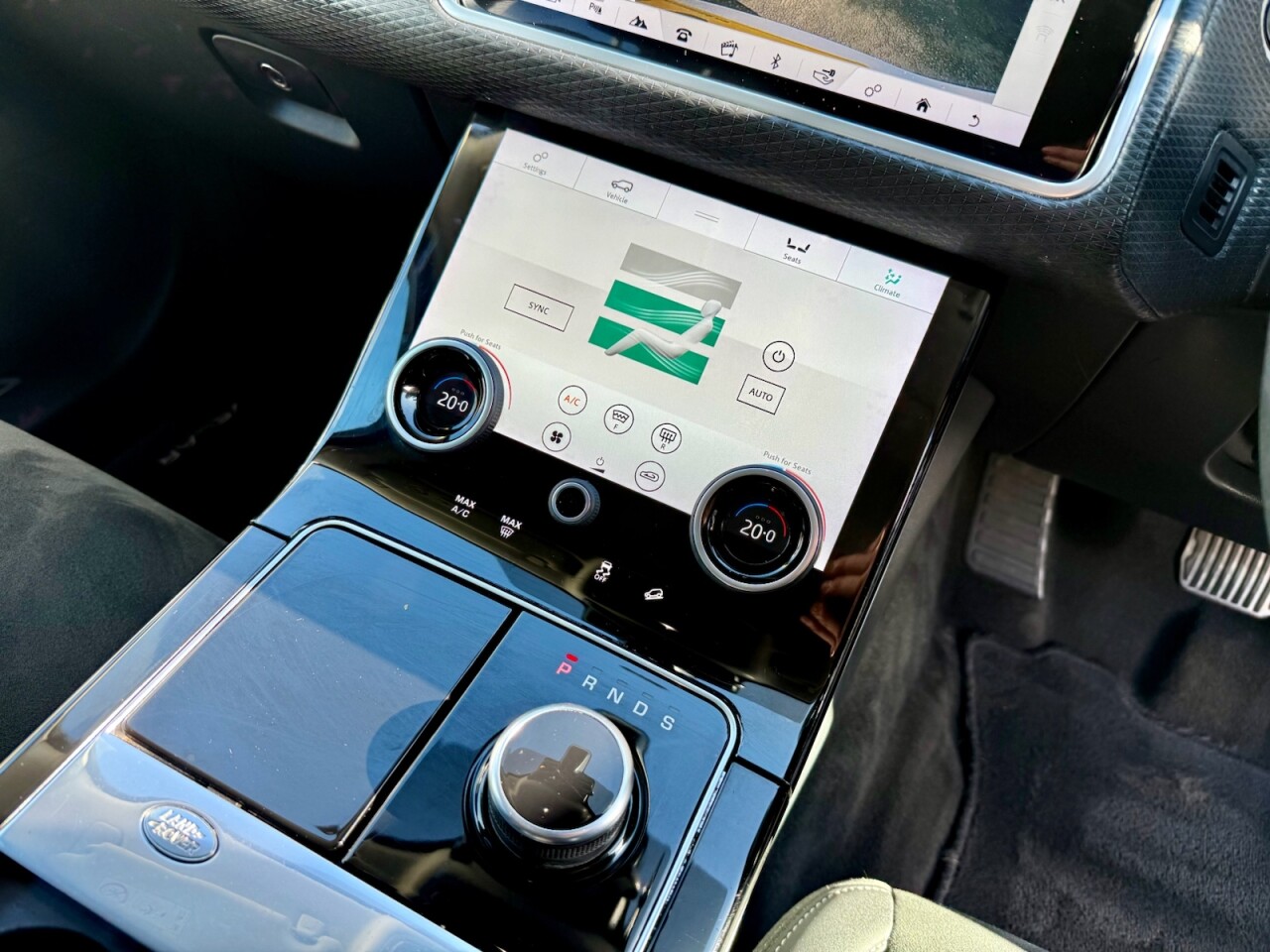 2019 LAND ROVER RANGE ROVER VELAR 2.0 D180 R-Dynamic SUV 5dr Diesel Auto 4WD Euro 6 (s/s) (180 ps) - vehicle photo 13 for sale on PureCar