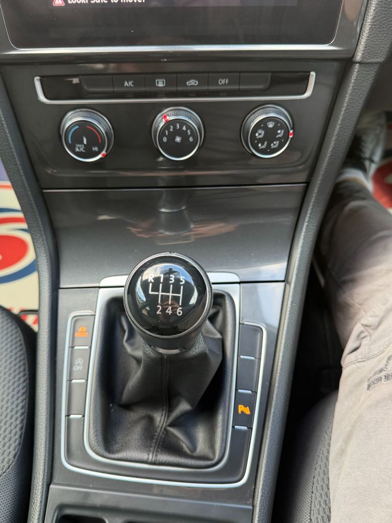 2018 VOLKSWAGEN GOLF 1.5 TSI EVO SE Nav Hatchback 5dr Petrol Manual Euro 6 (s/s) (130 ps) - vehicle photo 10 for sale on PureCar