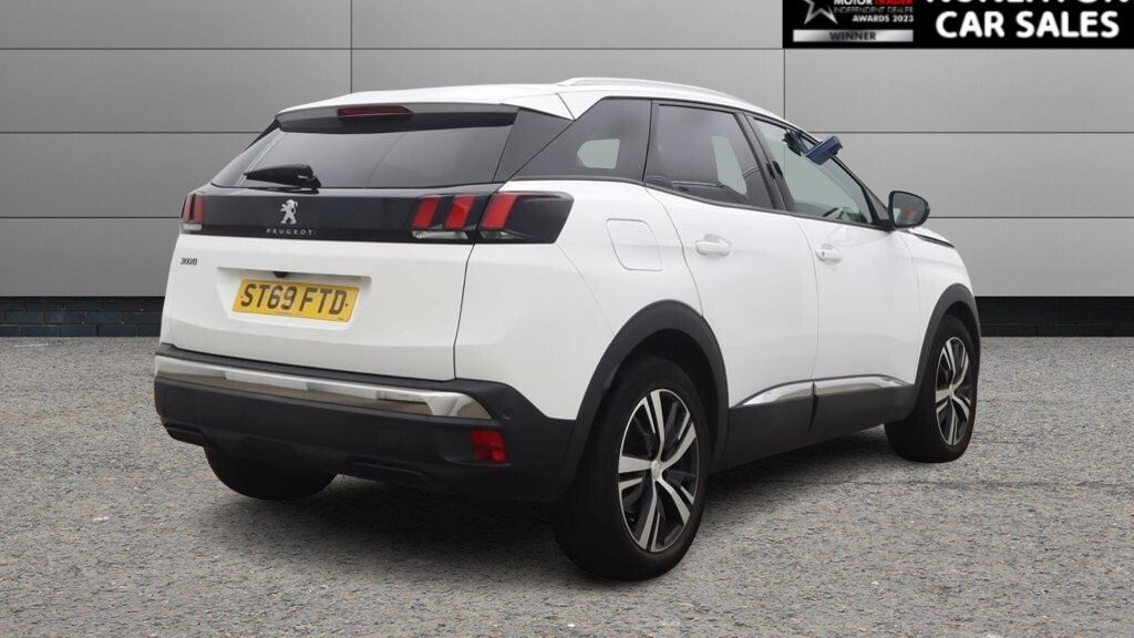 2019 Peugeot 3008 — image 2