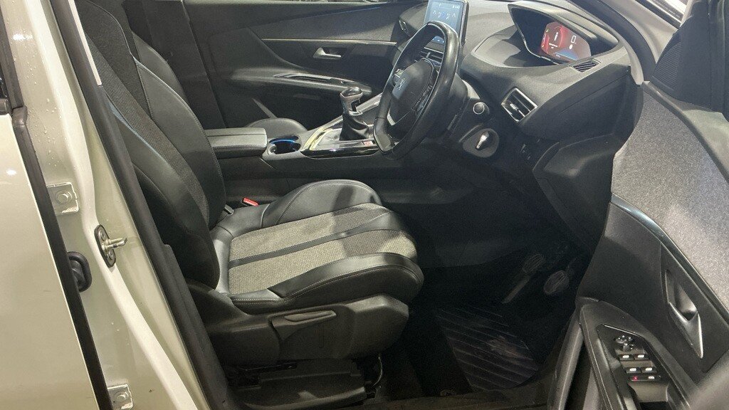 2019 Peugeot 3008 — image 9