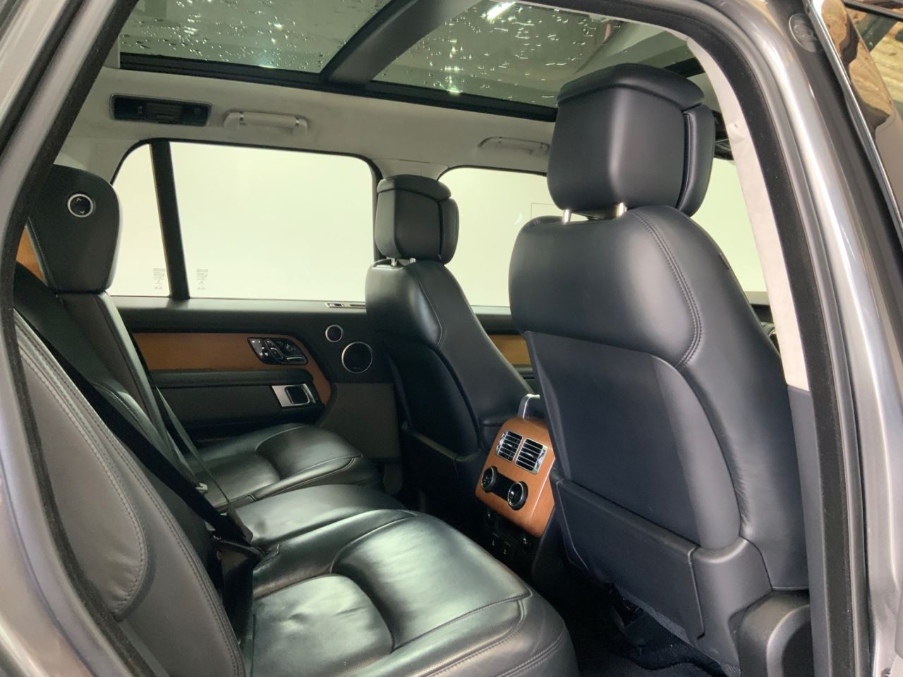 2018 LAND ROVER RANGE ROVER 4.4 SD V8 Autobiography SUV 5dr Diesel Auto 4WD Euro 6 (s/s) (339 ps) - vehicle photo 26 for sale on PureCar