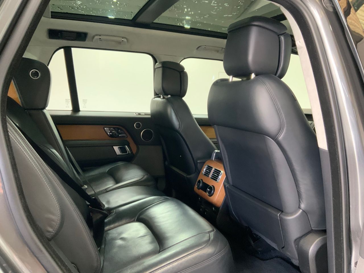 2018 LAND ROVER RANGE ROVER 4.4 SD V8 Autobiography SUV 5dr Diesel Auto 4WD Euro 6 (s/s) (339 ps) - vehicle photo 27 for sale on PureCar