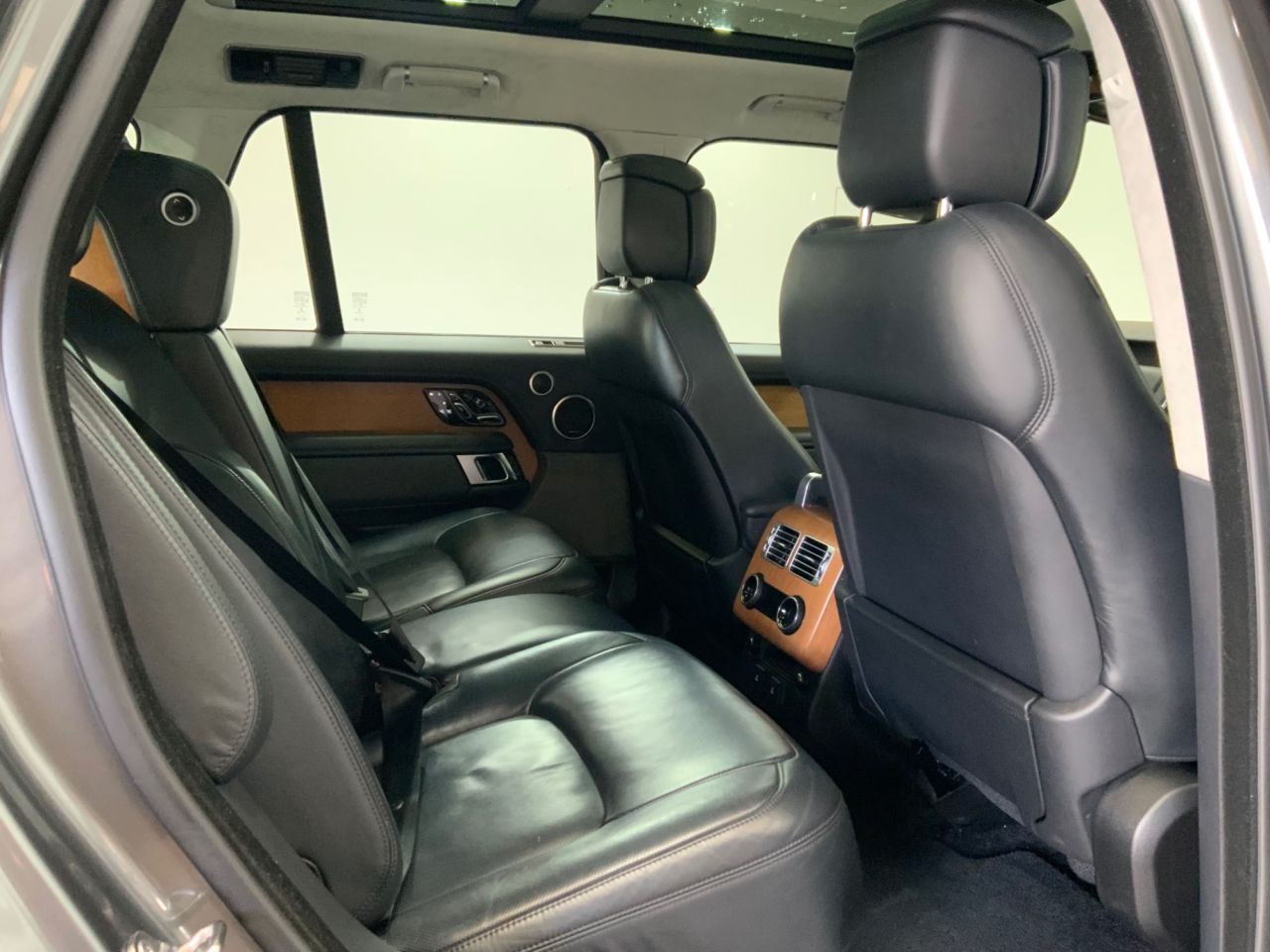 2018 LAND ROVER RANGE ROVER 4.4 SD V8 Autobiography SUV 5dr Diesel Auto 4WD Euro 6 (s/s) (339 ps) - vehicle photo 28 for sale on PureCar