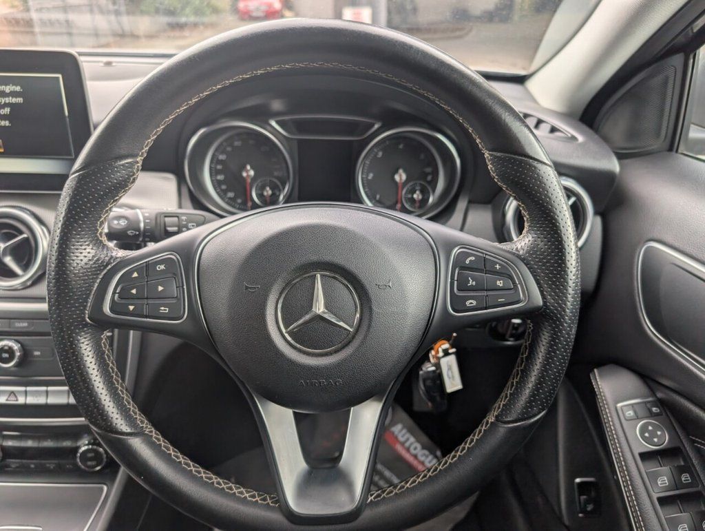 2018 MERCEDES GLA 2.1 GLA200d Sport SUV 5dr Diesel Manual Euro 6 (s/s) (136 ps) - vehicle photo 15 for sale on PureCar