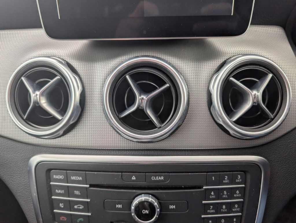 2018 MERCEDES GLA 2.1 GLA200d Sport SUV 5dr Diesel Manual Euro 6 (s/s) (136 ps) - vehicle photo 24 for sale on PureCar
