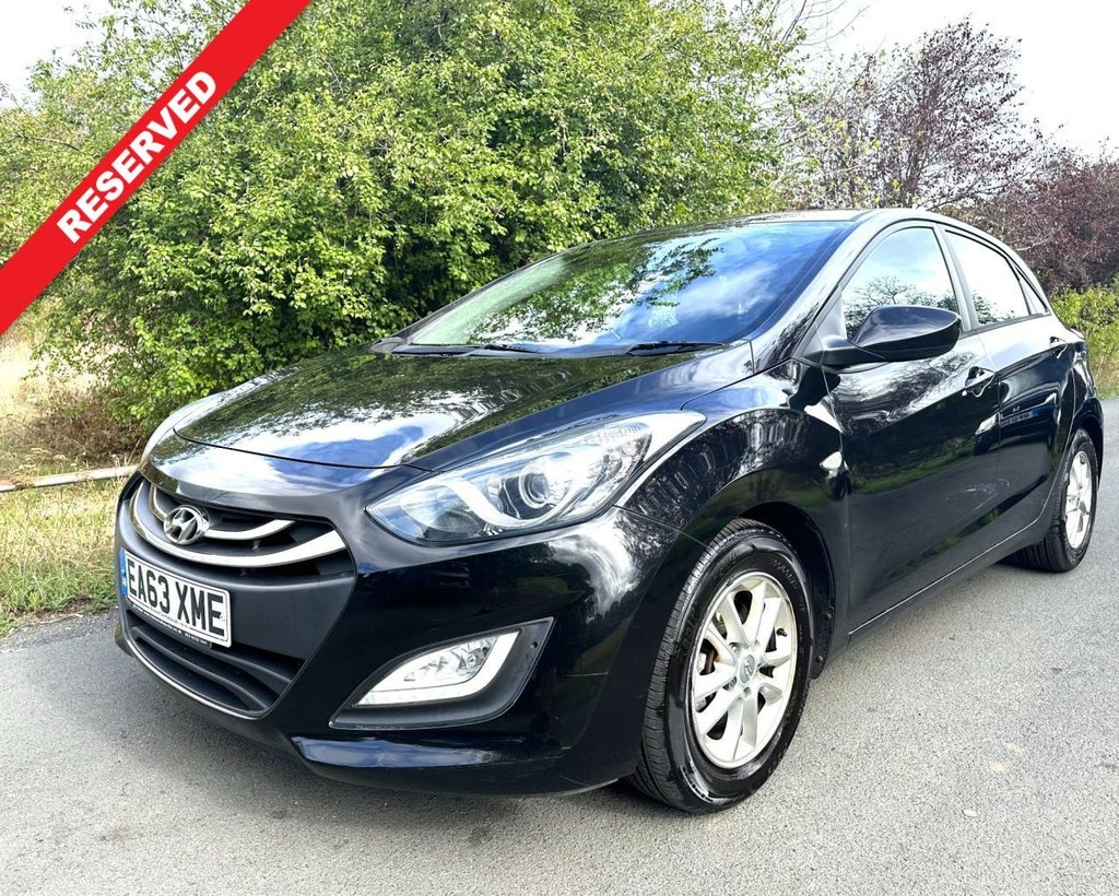 Black 2013 Hyundai i30 Hatchback Front-wheel drive Manual