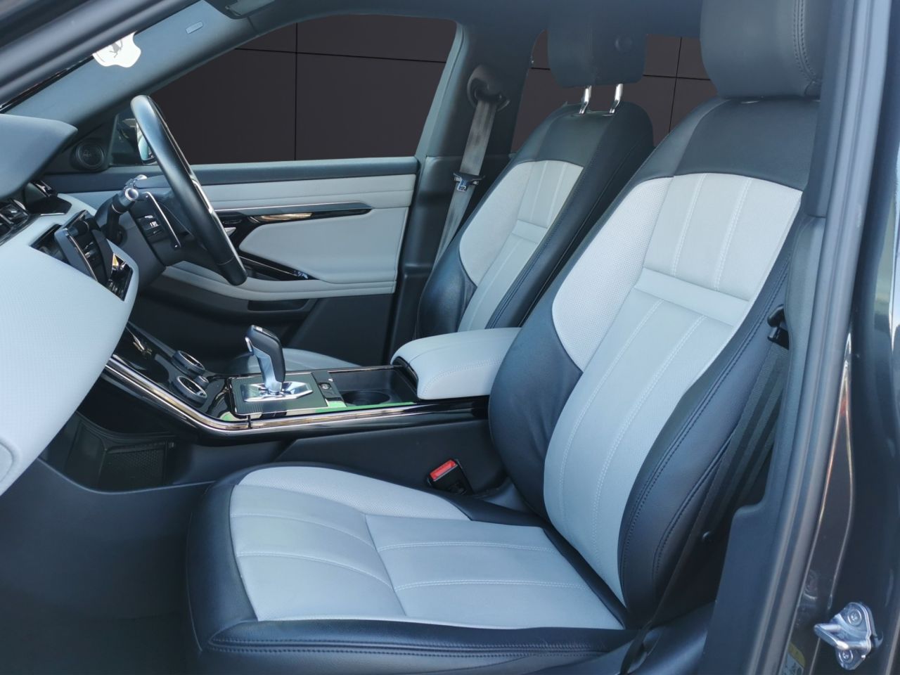 2022 LAND ROVER RANGE ROVER EVOQUE 2.0 D200 MHEV R-Dynamic S SUV 5dr Diesel Auto 4WD Euro 6 (s/s) (204 ps) :Lo - vehicle photo 18 for sale on PureCar