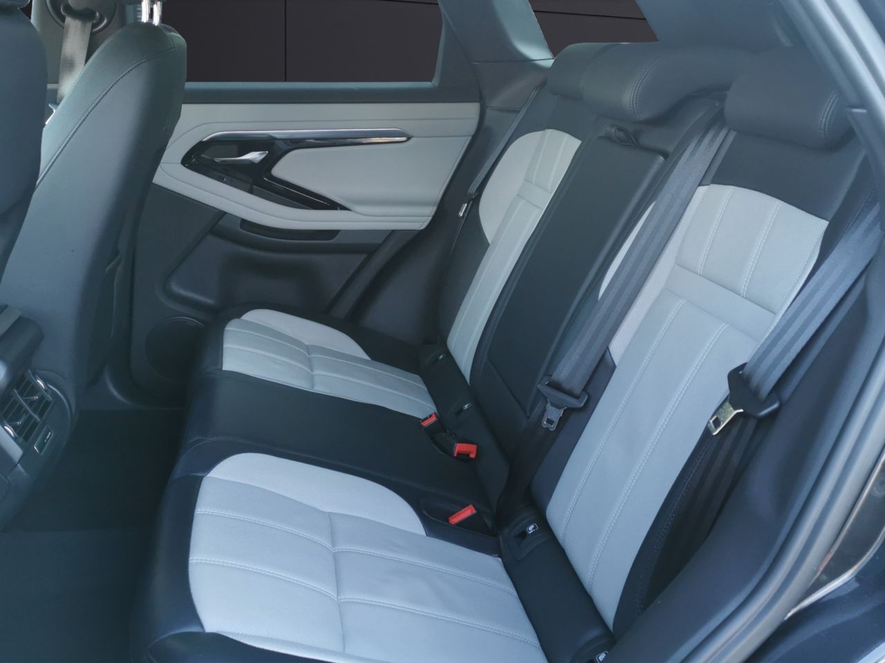 2022 LAND ROVER RANGE ROVER EVOQUE 2.0 D200 MHEV R-Dynamic S SUV 5dr Diesel Auto 4WD Euro 6 (s/s) (204 ps) :Lo - vehicle photo 19 for sale on PureCar