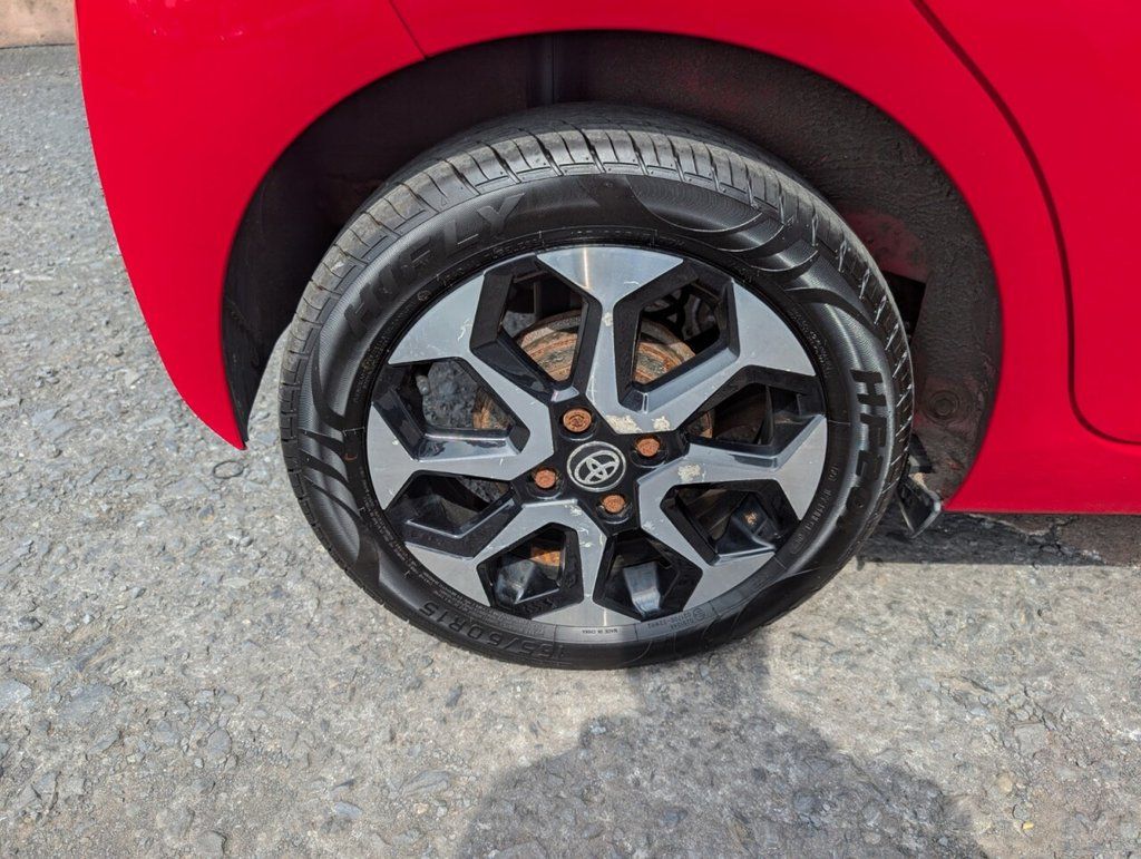 2019 TOYOTA AYGO 1.0 VVT-i x-plore Hatchback 5dr Petrol Manual Euro 6 (71 ps) - vehicle photo 13 for sale on PureCar