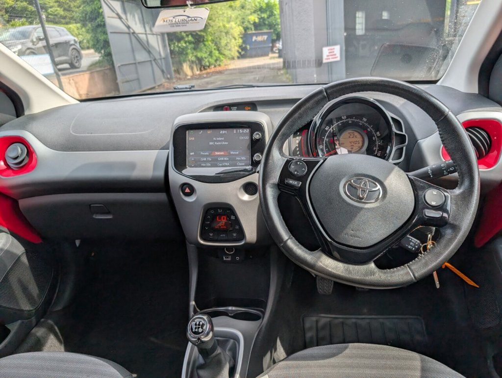 2019 TOYOTA AYGO 1.0 VVT-i x-plore Hatchback 5dr Petrol Manual Euro 6 (71 ps) - vehicle photo 14 for sale on PureCar