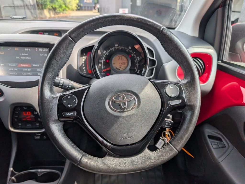 2019 TOYOTA AYGO 1.0 VVT-i x-plore Hatchback 5dr Petrol Manual Euro 6 (71 ps) - vehicle photo 15 for sale on PureCar