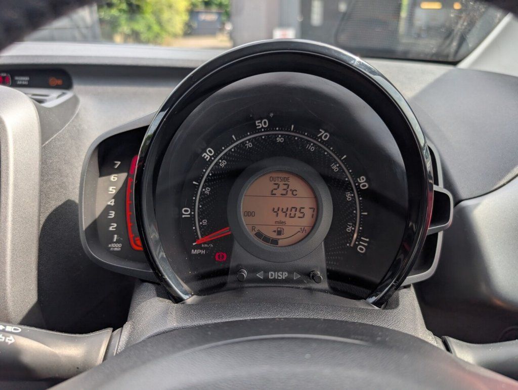 2019 TOYOTA AYGO 1.0 VVT-i x-plore Hatchback 5dr Petrol Manual Euro 6 (71 ps) - vehicle photo 16 for sale on PureCar