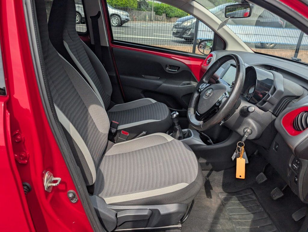 2019 TOYOTA AYGO 1.0 VVT-i x-plore Hatchback 5dr Petrol Manual Euro 6 (71 ps) - vehicle photo 27 for sale on PureCar
