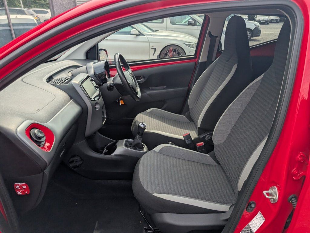 2019 TOYOTA AYGO 1.0 VVT-i x-plore Hatchback 5dr Petrol Manual Euro 6 (71 ps) - vehicle photo 29 for sale on PureCar