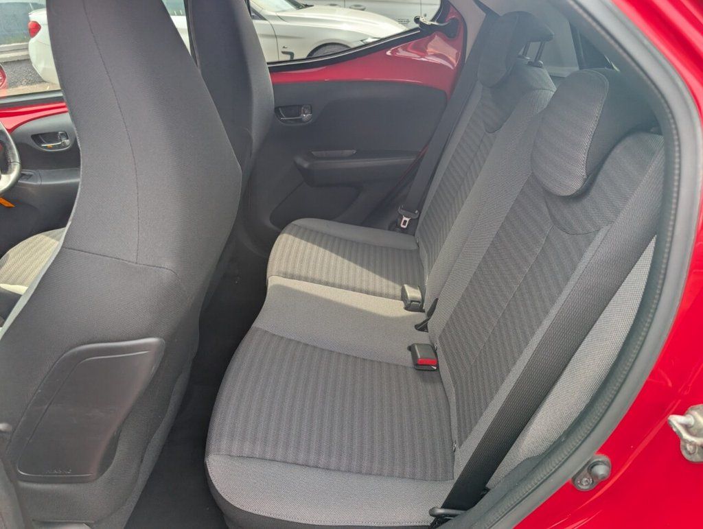 2019 TOYOTA AYGO 1.0 VVT-i x-plore Hatchback 5dr Petrol Manual Euro 6 (71 ps) - vehicle photo 31 for sale on PureCar