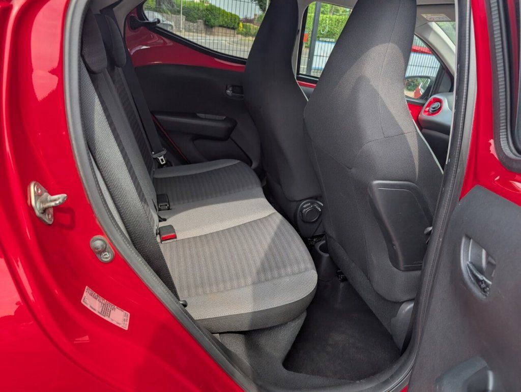 2019 TOYOTA AYGO 1.0 VVT-i x-plore Hatchback 5dr Petrol Manual Euro 6 (71 ps) - vehicle photo 33 for sale on PureCar