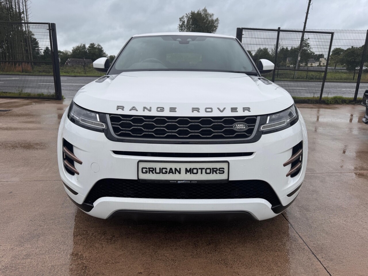2019 LAND ROVER RANGE ROVER EVOQUE 2.0 D150 R-Dynamic SUV 5dr Diesel Manual FWD Euro 6 (s/s) (150 ps) - vehicle photo 4 for sale on PureCar