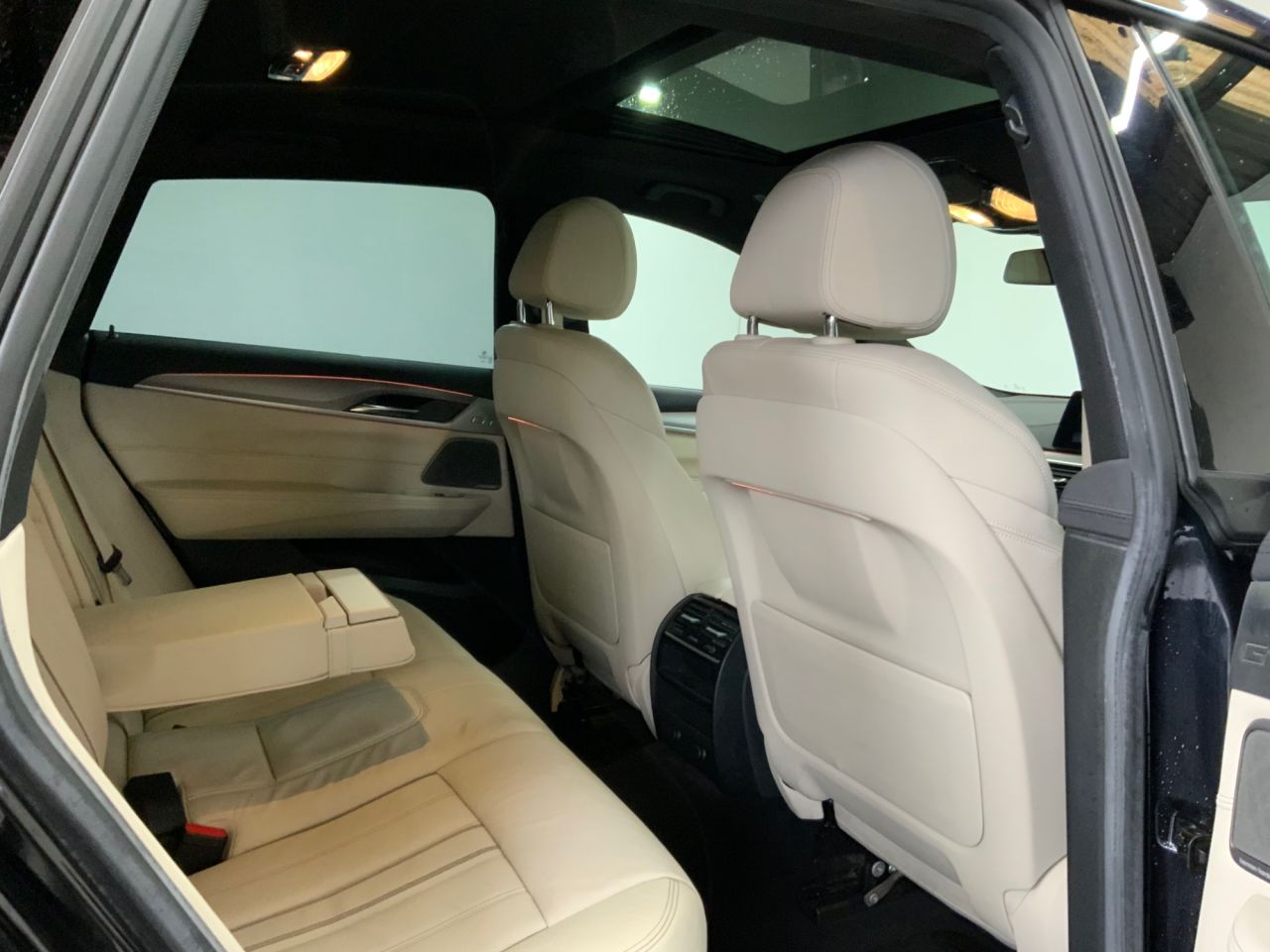 2018 BMW 6 SERIES GRAN TURISMO 3.0 630d M Sport GT 5dr Diesel Auto xDrive Euro 6 (s/s) (265 ps) - vehicle photo 18 for sale on PureCar