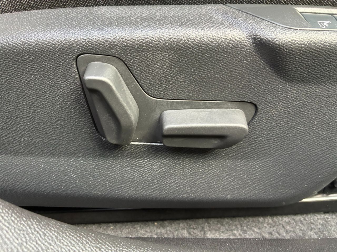 2025 PEUGEOT 1.2 PureTech GT Hatchback 5dr Petrol Manual Euro 6 (s/s) (100 ps) - vehicle photo 37 for sale on PureCar