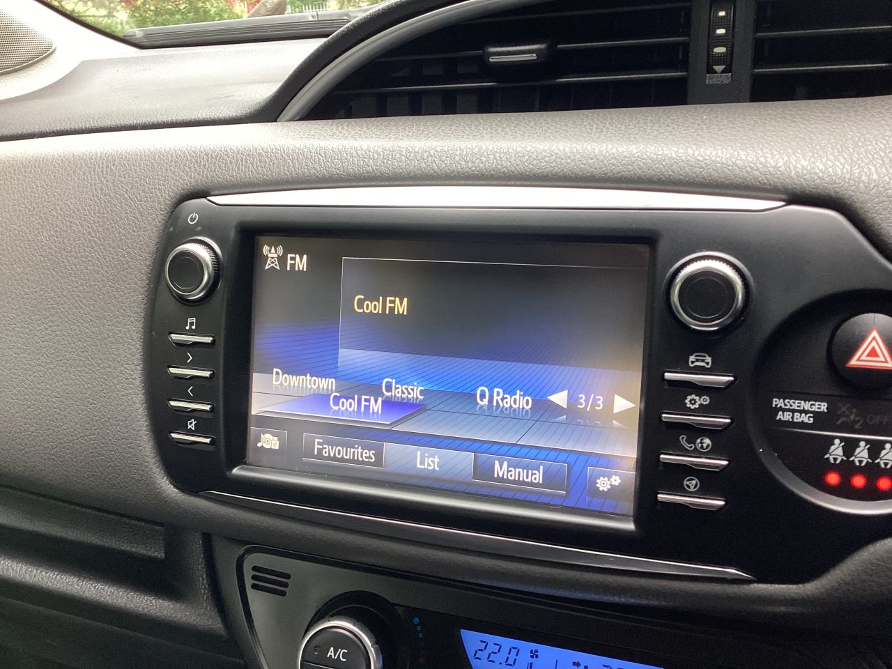 2019 TOYOTA YARIS 1.5 VVT-h Icon Hatchback 5dr Petrol Hybrid E-CVT Euro 6 (s/s) (100 ps) - vehicle photo 20 for sale on PureCar