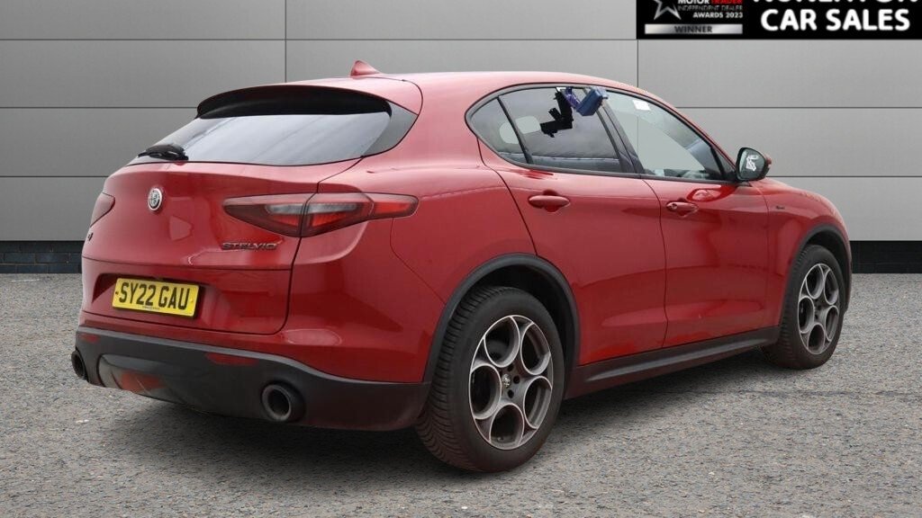 2022 Alfa Romeo Stelvio — image 2