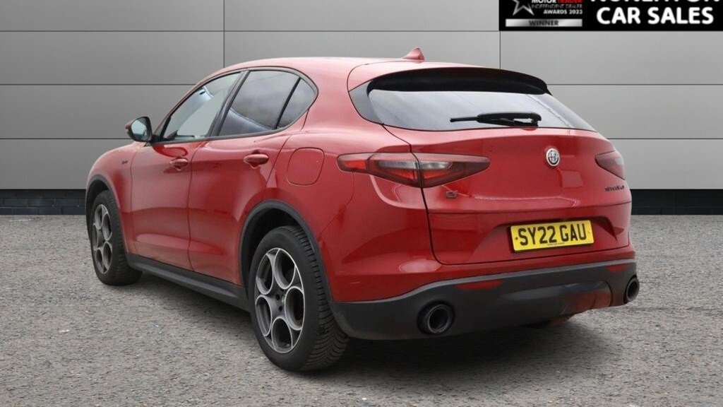 2022 Alfa Romeo Stelvio — image 3
