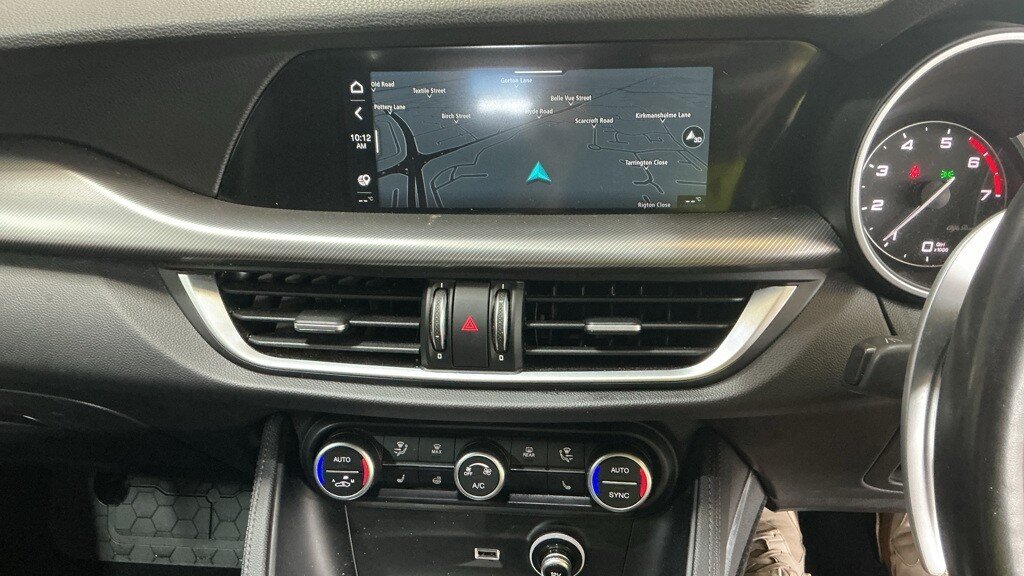 2022 Alfa Romeo Stelvio — image 8
