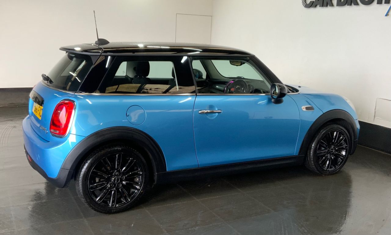 2018 MINI HATCH 1.5 Cooper D Hatchback 3dr Diesel Manual Euro 6 (s/s) (116 ps) - vehicle photo 10 for sale on PureCar
