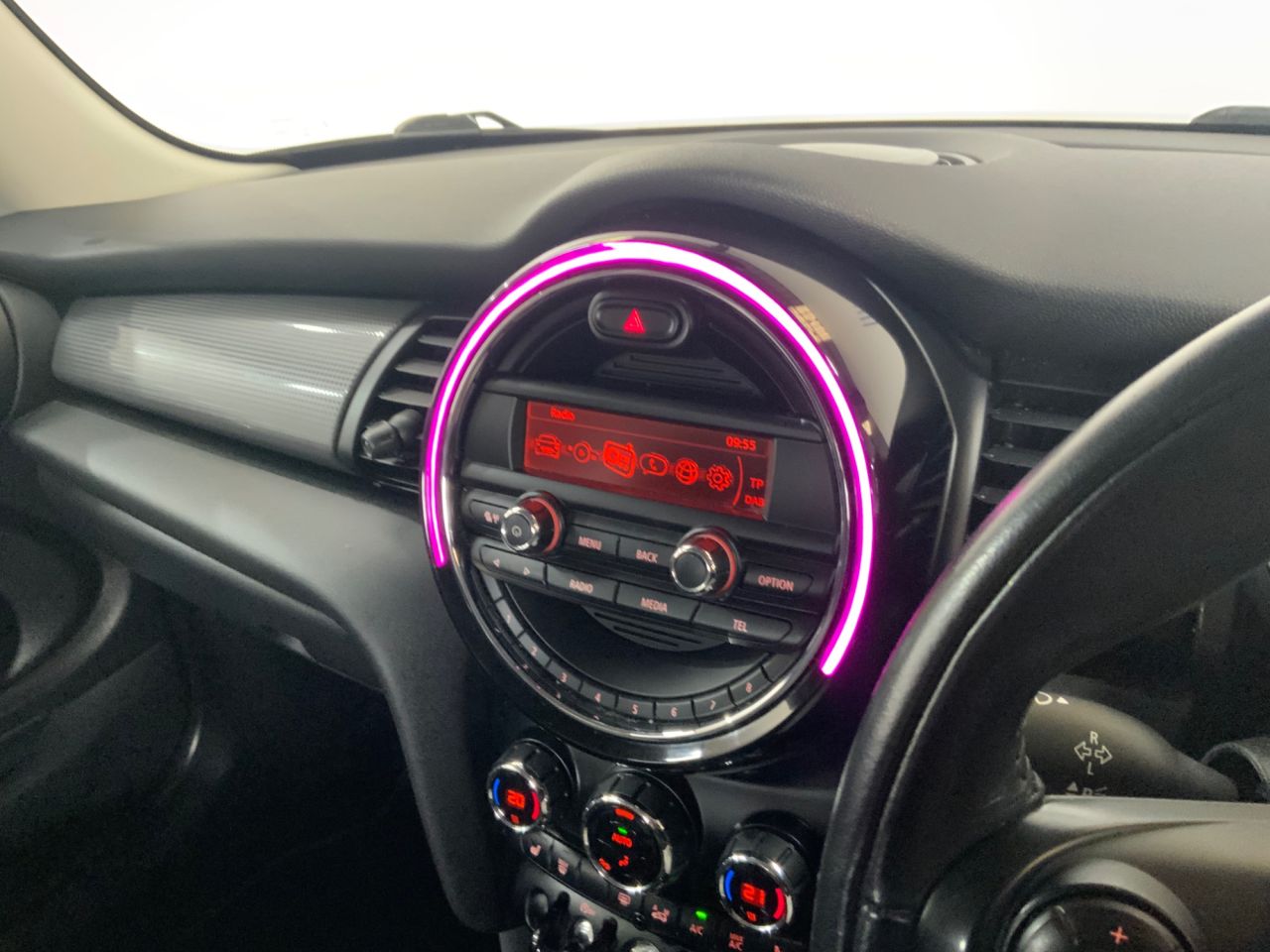 2018 MINI HATCH 1.5 Cooper D Hatchback 3dr Diesel Manual Euro 6 (s/s) (116 ps) - vehicle photo 25 for sale on PureCar
