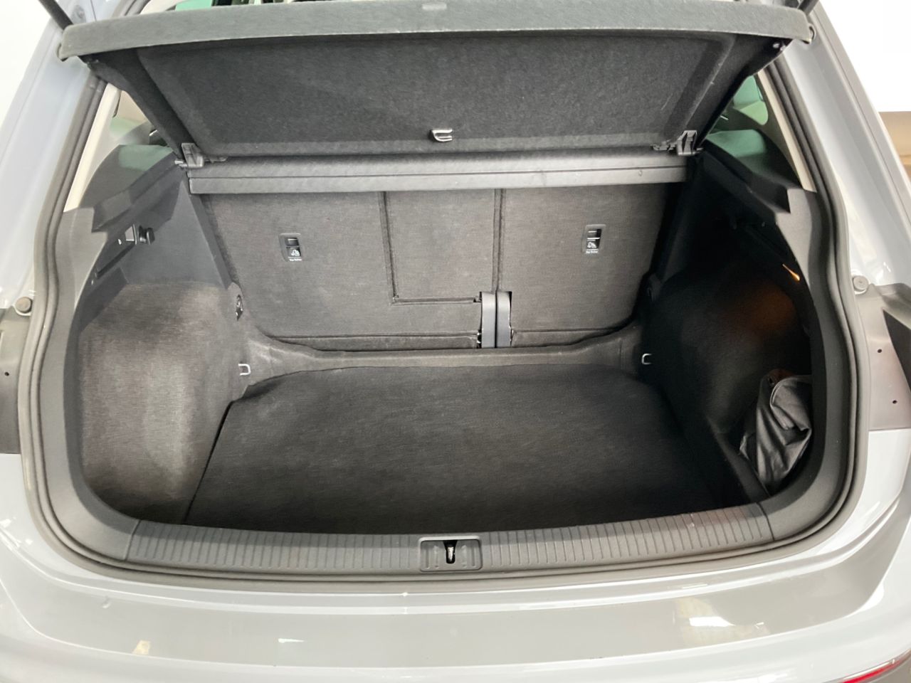 2021 VOLKSWAGEN TIGUAN 1.5 TSI Life SUV 5dr Petrol Manual Euro 6 (s/s) (130 ps) - vehicle photo 10 for sale on PureCar