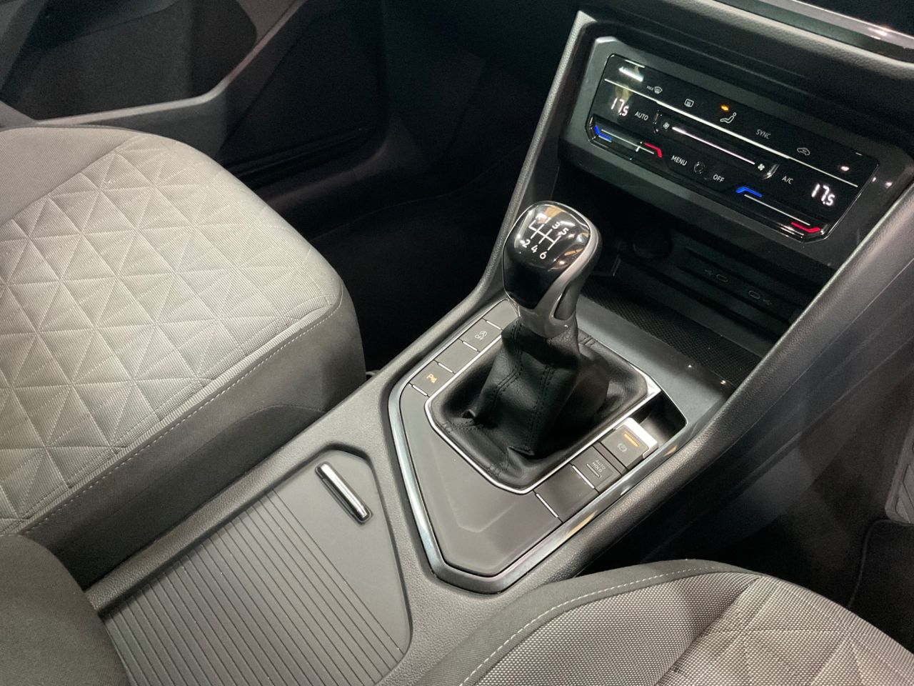 2021 VOLKSWAGEN TIGUAN 1.5 TSI Life SUV 5dr Petrol Manual Euro 6 (s/s) (130 ps) - vehicle photo 26 for sale on PureCar