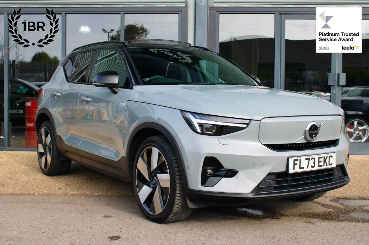 2023 VOLVO XC40