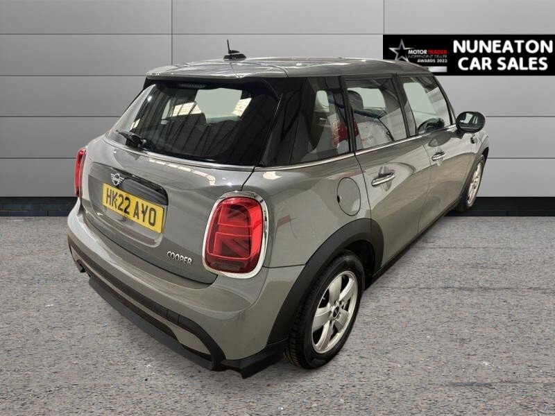 2022 MINI Hatch — image 2