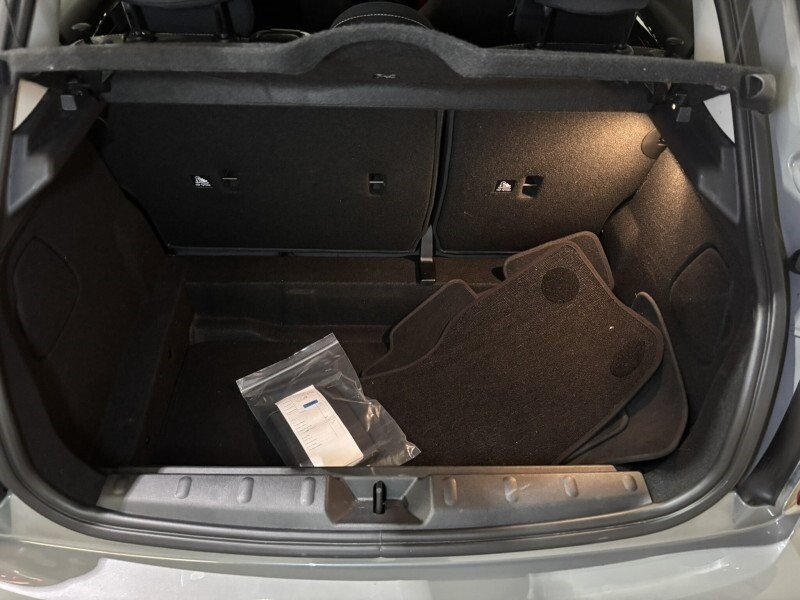 2022 MINI Hatch — image 6