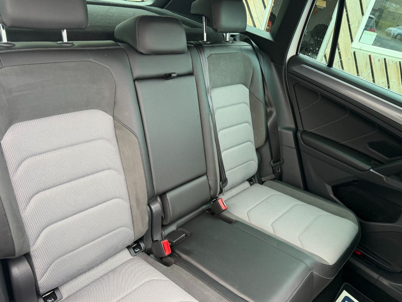 2018 VOLKSWAGEN TIGUAN 2.0 TDI R-Line SUV 5dr Diesel Manual 4Motion Euro 6 (s/s) (150 ps) - vehicle photo 9 for sale on PureCar