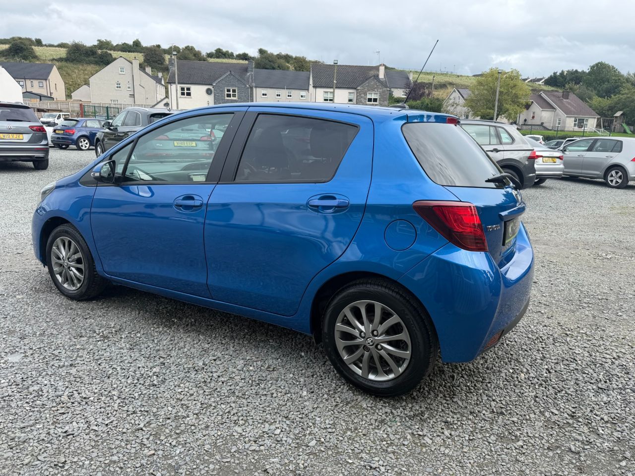 2017 TOYOTA YARIS 1.33 Dual VVT-i Icon Hatchback 5dr Petrol Multidrive S Euro 6 (99 ps) - vehicle photo 4 for sale on PureCar