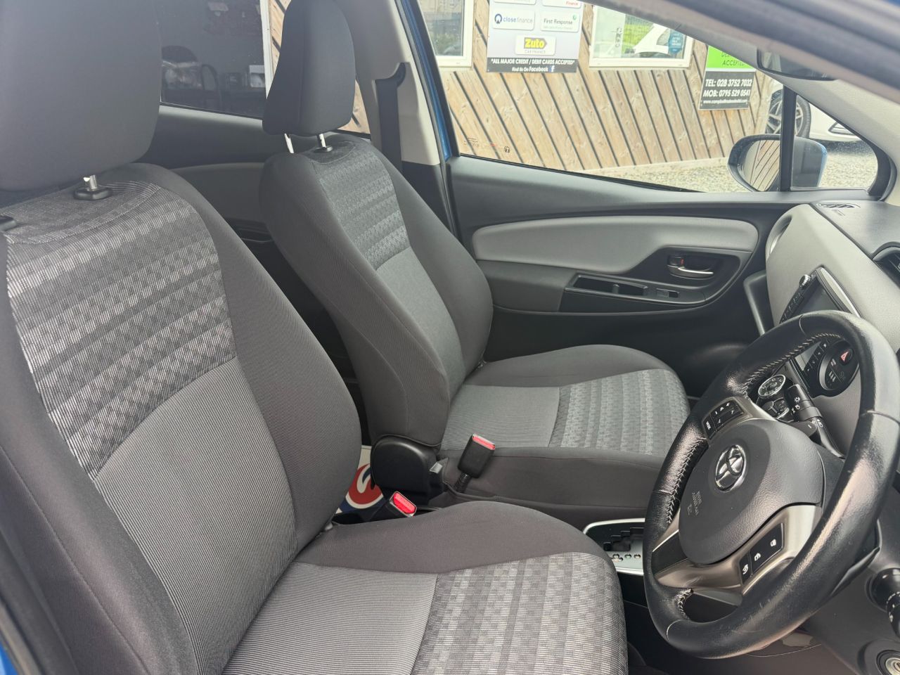2017 TOYOTA YARIS 1.33 Dual VVT-i Icon Hatchback 5dr Petrol Multidrive S Euro 6 (99 ps) - vehicle photo 8 for sale on PureCar