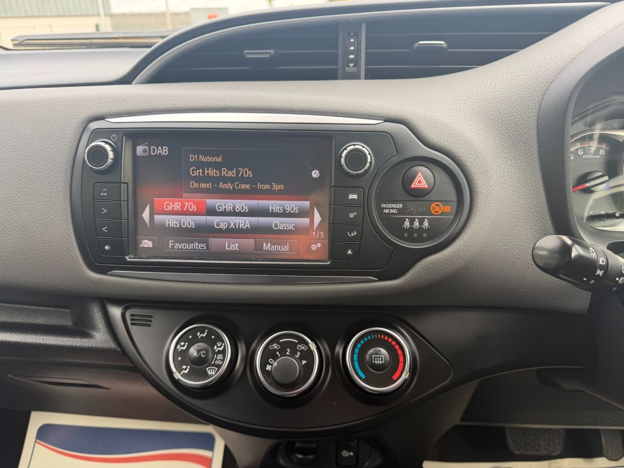 2017 TOYOTA YARIS 1.33 Dual VVT-i Icon Hatchback 5dr Petrol Multidrive S Euro 6 (99 ps) - vehicle photo 11 for sale on PureCar