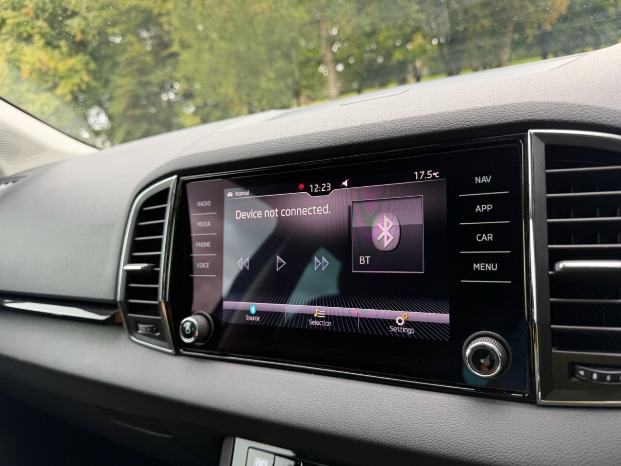 2020 SKODA KAROQ 1.6 TDI SE L SUV 5dr Diesel Manual Euro 6 (s/s) (115 ps) - vehicle photo 20 for sale on PureCar