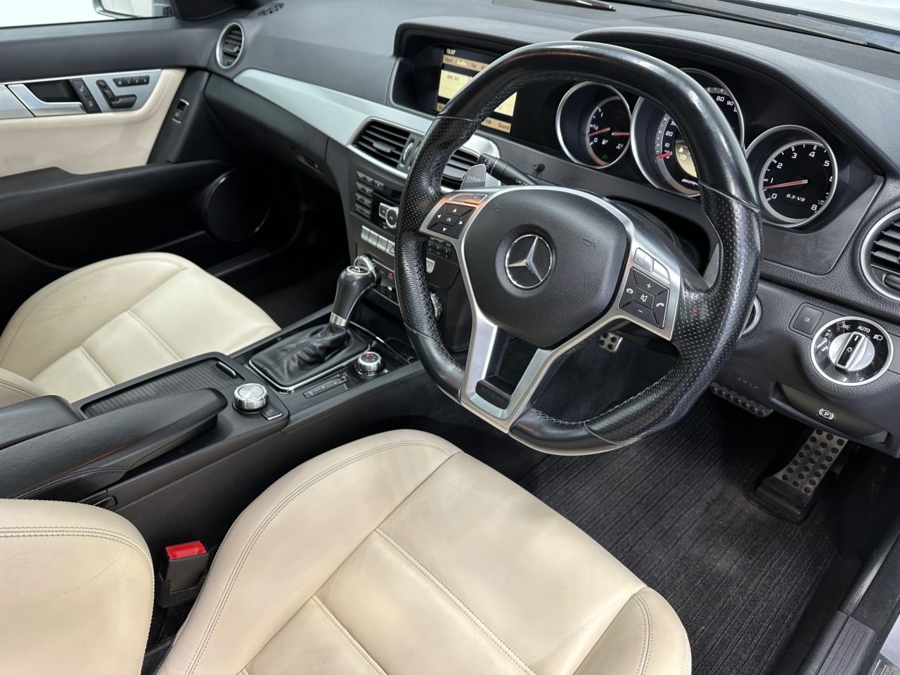 2011 MERCEDES C CLASS 6.3 C63 V8 AMG Edition 125 Saloon 4dr Petrol SpdS MCT Euro 5 (457 ps) - vehicle photo 16 for sale on PureCar