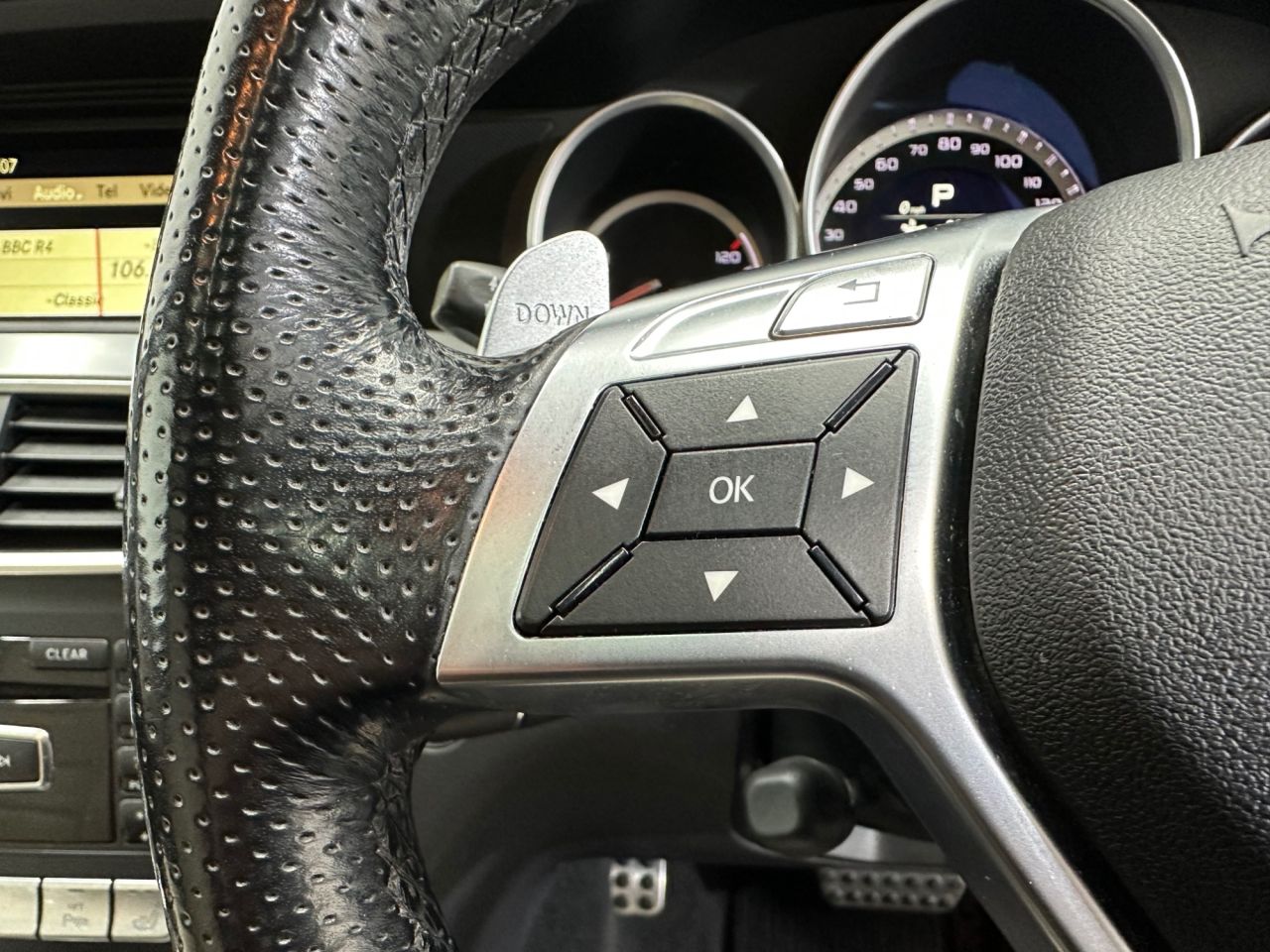 2011 MERCEDES C CLASS 6.3 C63 V8 AMG Edition 125 Saloon 4dr Petrol SpdS MCT Euro 5 (457 ps) - vehicle photo 17 for sale on PureCar
