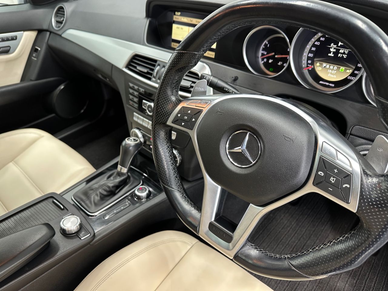 2011 MERCEDES C CLASS 6.3 C63 V8 AMG Edition 125 Saloon 4dr Petrol SpdS MCT Euro 5 (457 ps) - vehicle photo 18 for sale on PureCar