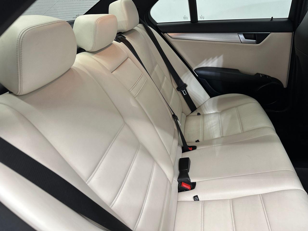 2011 MERCEDES C CLASS 6.3 C63 V8 AMG Edition 125 Saloon 4dr Petrol SpdS MCT Euro 5 (457 ps) - vehicle photo 26 for sale on PureCar