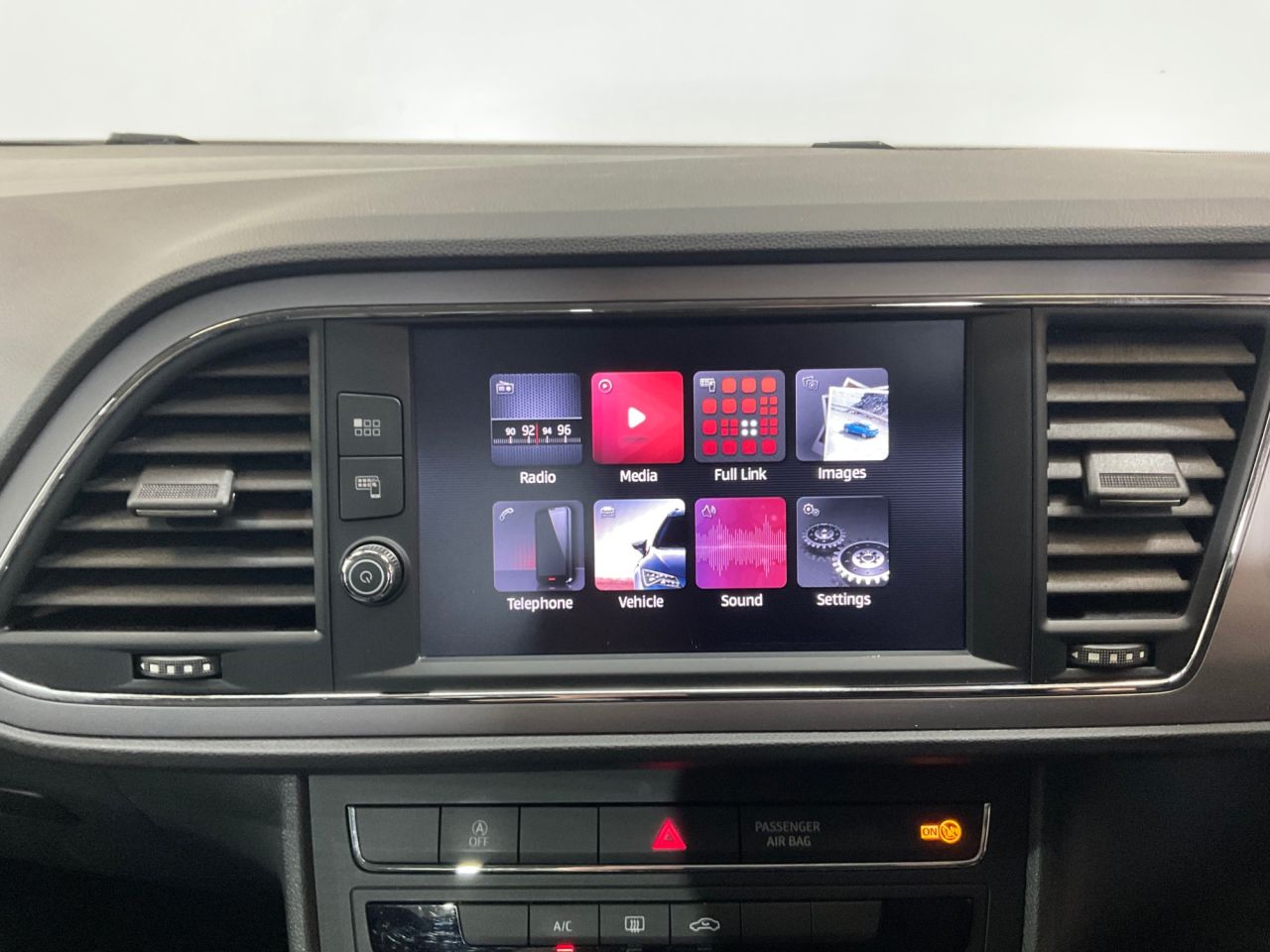 2019 SEAT LEON 1.5 TSI EVO SE Hatchback 5dr Petrol Manual Euro 6 (s/s) (130 ps) - vehicle photo 15 for sale on PureCar