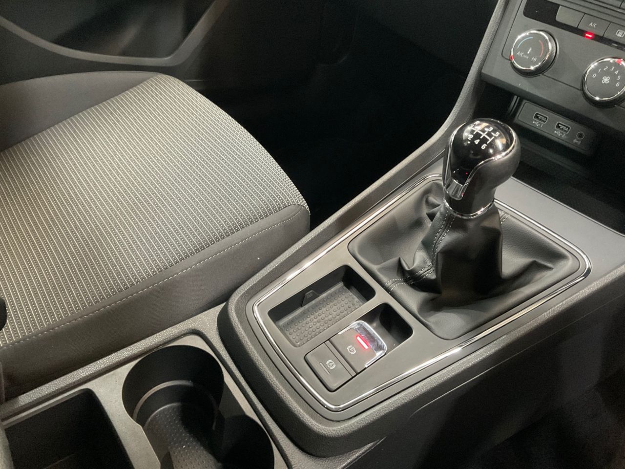 2019 SEAT LEON 1.5 TSI EVO SE Hatchback 5dr Petrol Manual Euro 6 (s/s) (130 ps) - vehicle photo 18 for sale on PureCar