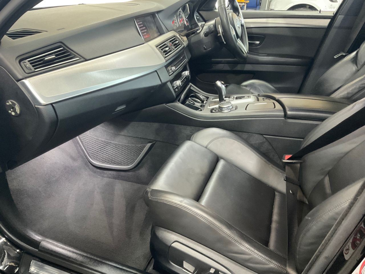 2016 BMW M5 4.4 V8 Saloon 4dr Petrol DCT Euro 6 (s/s) (560 ps) - vehicle photo 16 for sale on PureCar