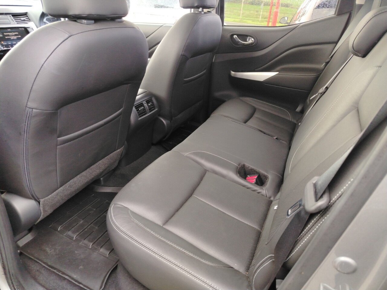 2020 NISSAN NAVARA 2.3 dCi Tekna Pickup Double Cab 4dr Diesel Auto 4WD Euro 6 (190 ps) - vehicle photo 12 for sale on PureCar