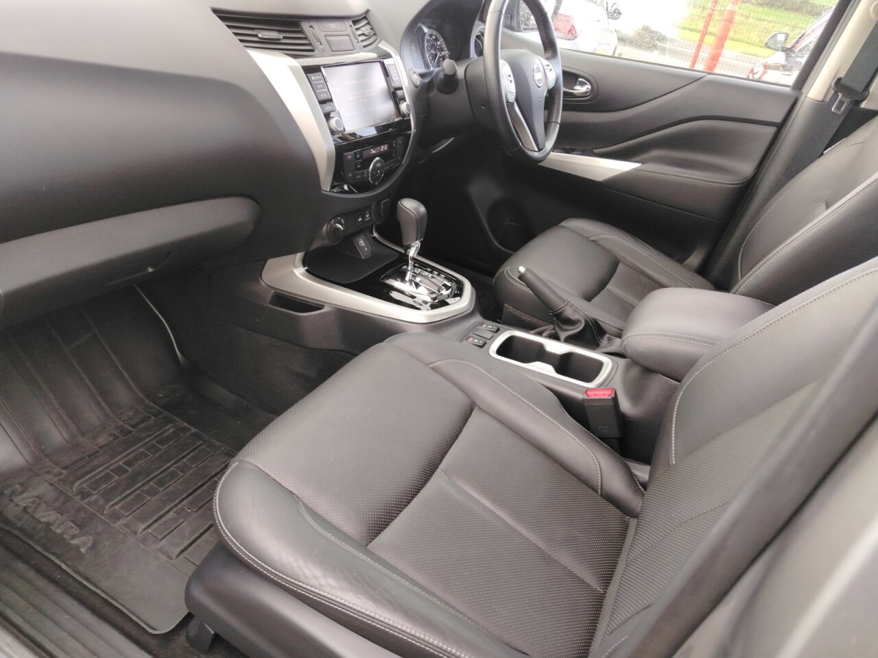 2020 NISSAN NAVARA 2.3 dCi Tekna Pickup Double Cab 4dr Diesel Auto 4WD Euro 6 (190 ps) - vehicle photo 21 for sale on PureCar