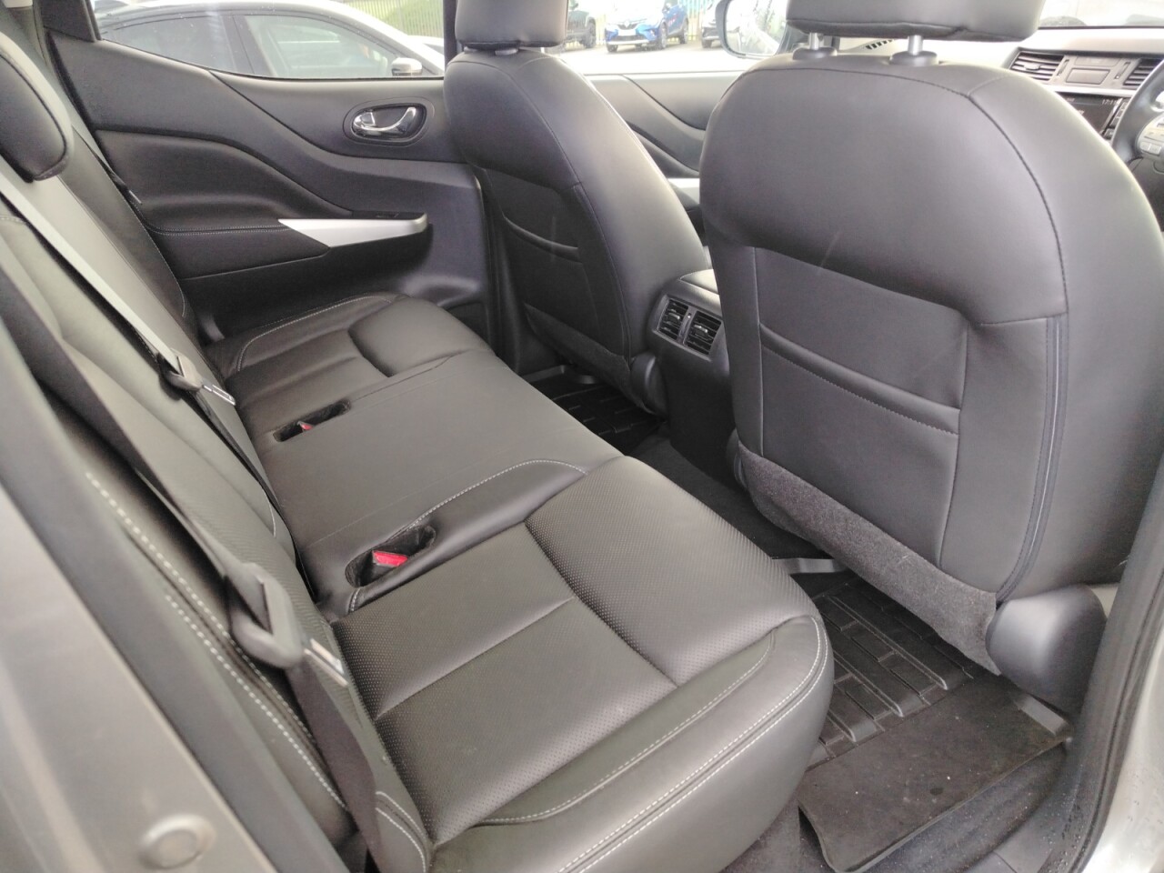 2020 NISSAN NAVARA 2.3 dCi Tekna Pickup Double Cab 4dr Diesel Auto 4WD Euro 6 (190 ps) - vehicle photo 23 for sale on PureCar